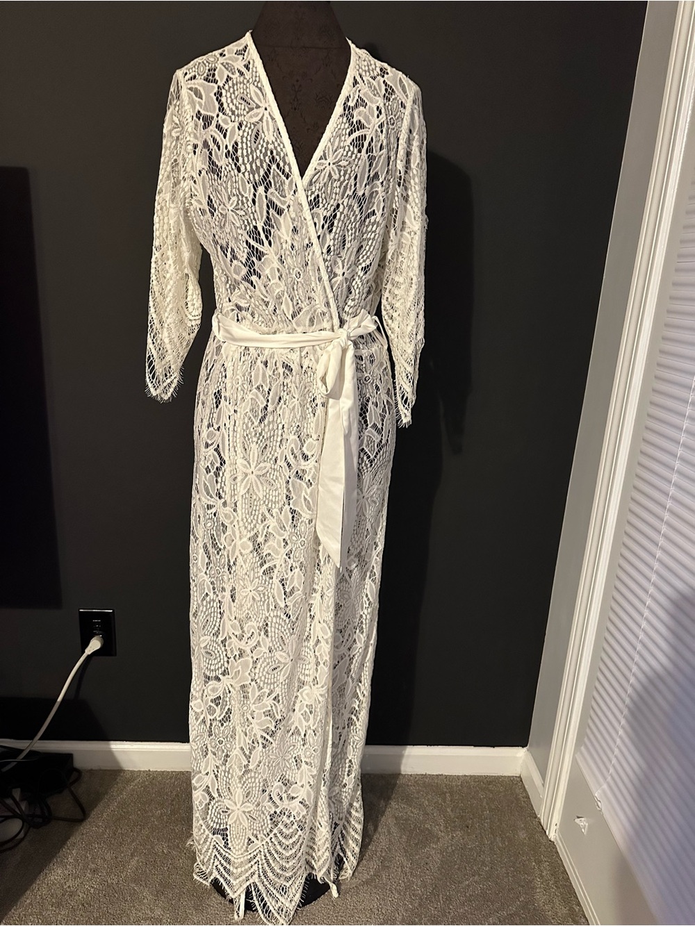 Le Rose Lace Bridal Robe in Ivory